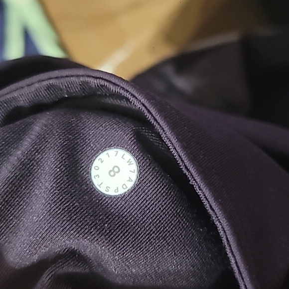 Lululemon Train Times Biker Shorts (6") Size 8 - Picture 4 of 10